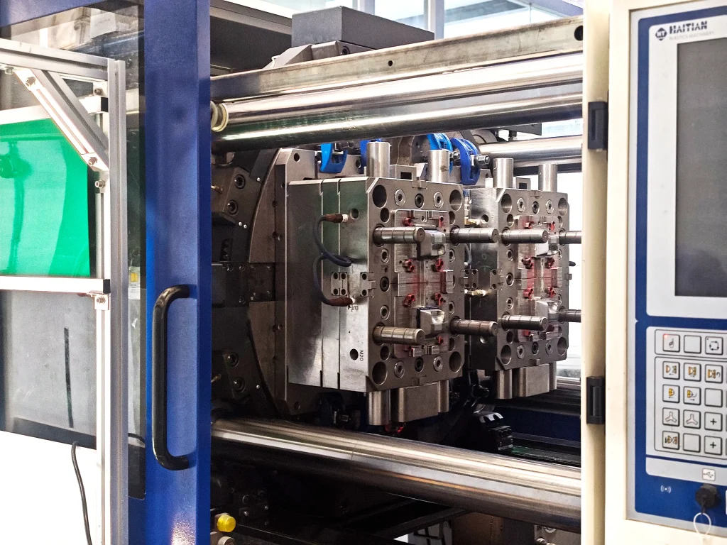 Plastic Injection Molding Machine3