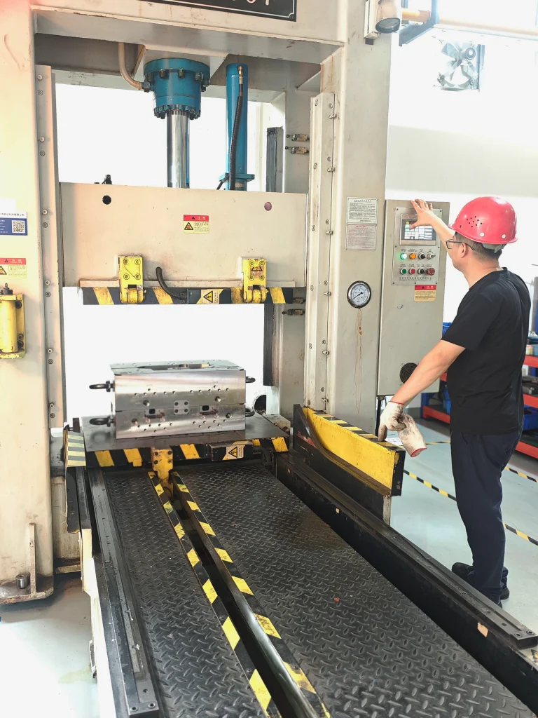 HDPE Plastic Injection Molding3