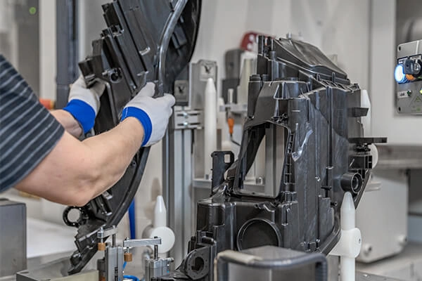 Precision Automotive Plastics: How Molders’ Material Expertise Benefits Components插图 Automotive parts plastic injection molding manufacturer